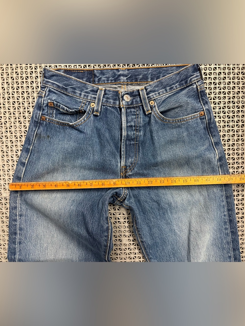 Vintage Levi's 501 Dark Wash Button-Fly Blue Jeans - Y2K - Picture 8 of 10